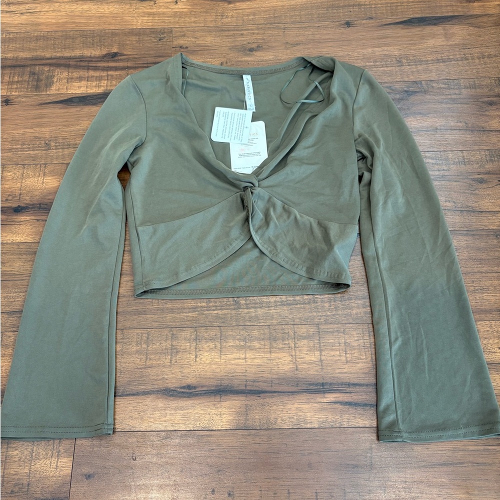 Fabletics Sleek Knit Twist Front Top Bell Sleeves Green Woman’s Small